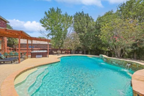 Colonial Style Retreat ft Pool Cinema jacuzzi